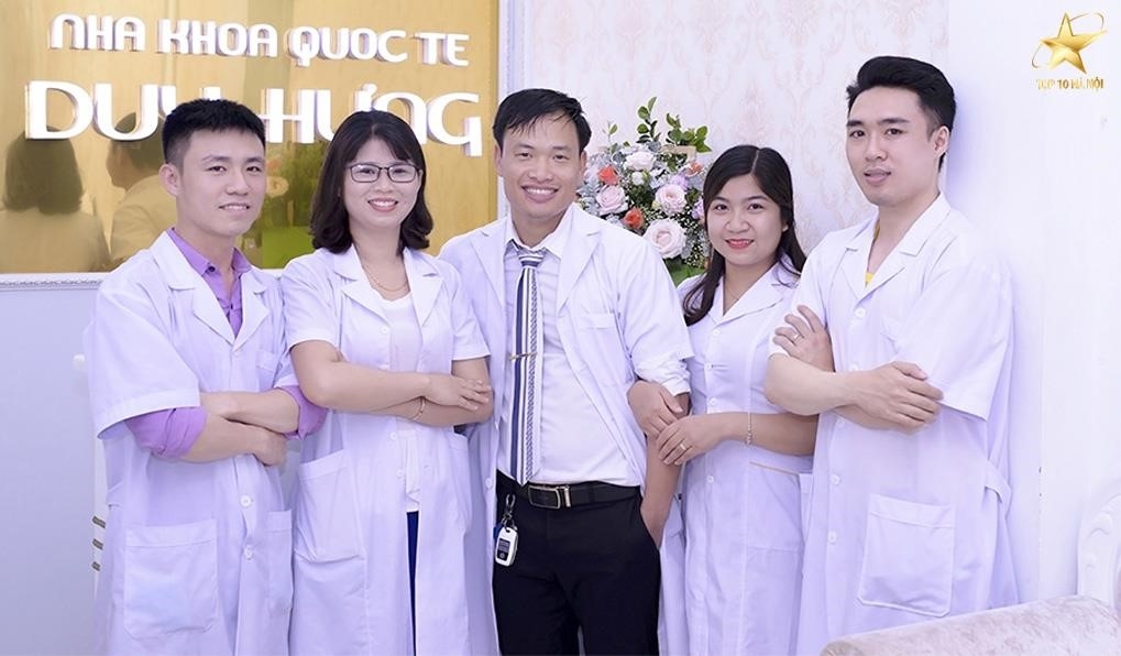 1. Các nha sĩ tại Duy Hưng Clinic.