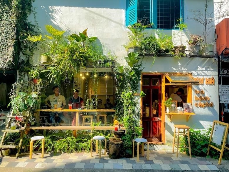 Top 10 quán cà phê đẹp và thoải mái ở quận Đống Đa, Hà Nội, theo Toplist Vietnam.