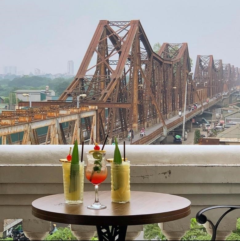 Top 10 quán cà phê đẹp và thoải mái ở quận Long Biên Hà Nội được Toplist Việt Nam liệt kê.
