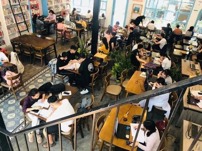 2. Thư viện sách và Cafe được mệnh danh là Cafe sách ở Đà Nẵng.