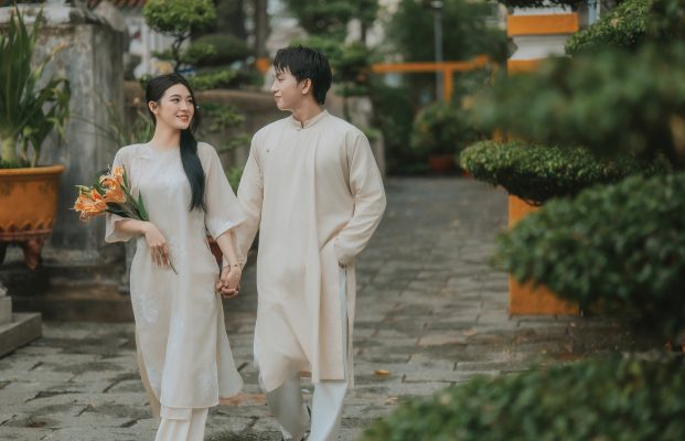 Tạo Dáng chụp ảnh Áo Dài cho nam, Nữ, cặp đôi, gia đình Chuẩn Thần Thái Cho Mọi Góc Máy